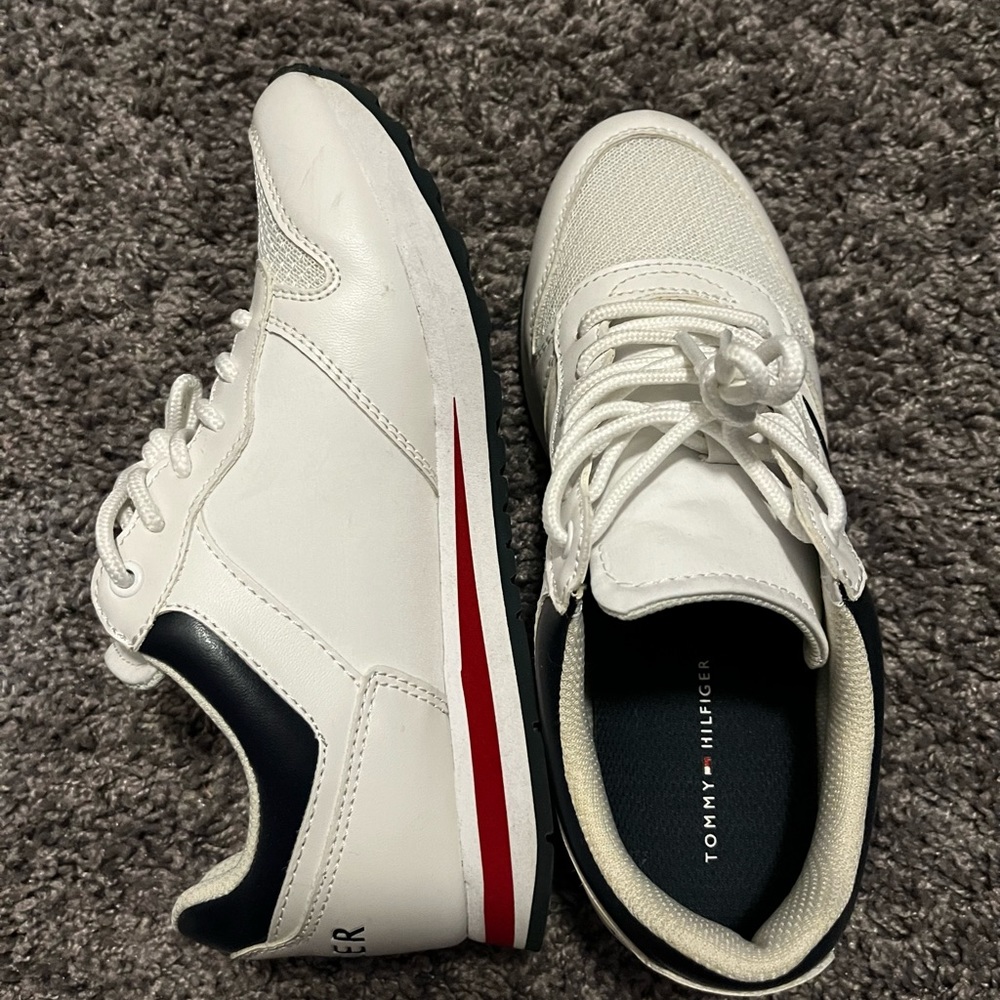 Tommy Hilfiger sneakers size 6
